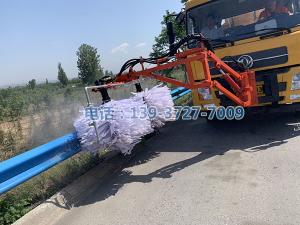 河南省高速公路實(shí)業(yè)開發(fā)有限公司-豫西養(yǎng)護(hù)中心與我司共同研發(fā)新型雙護(hù)欄板護(hù)欄清洗機(jī)